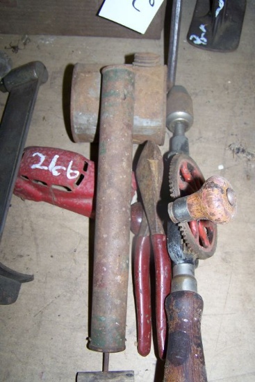 BRASSEN BIT, DUSTER, ANTIQUE CAR