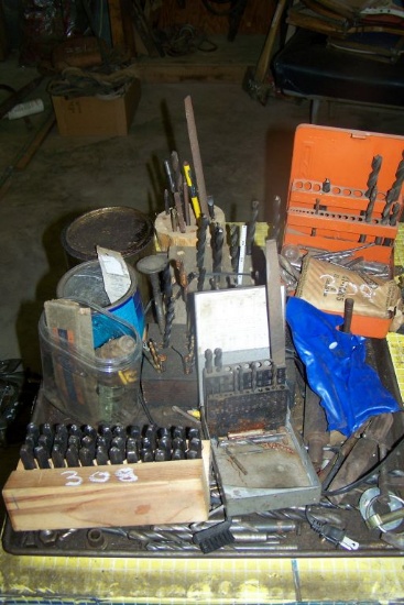 TRAY FULL OF DIFFERENT HIGH SPEED BITS AND ART DIALS