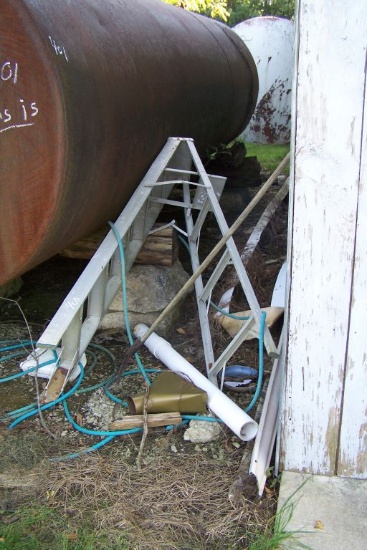 ALUMINUM STEP LADDER