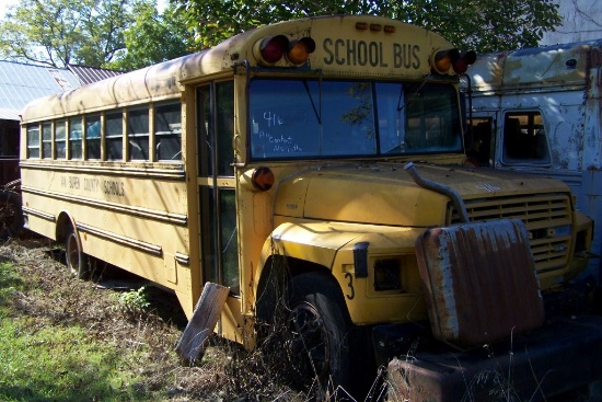 FORD SCHOOL BUS FOR PARTS, FULL OF PARTS