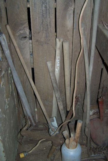 ASSORTMENT OF ANTIQUE TOOLS