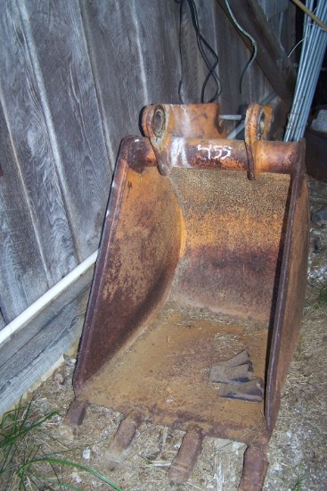 24" BACKHOE BUCKET