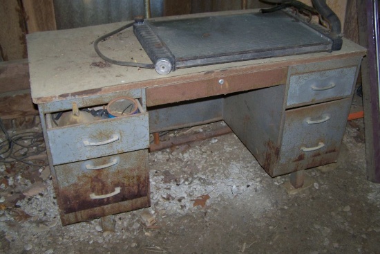 METAL DESK