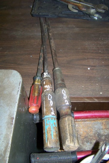 LARGE SCREW DRIVERS (2)