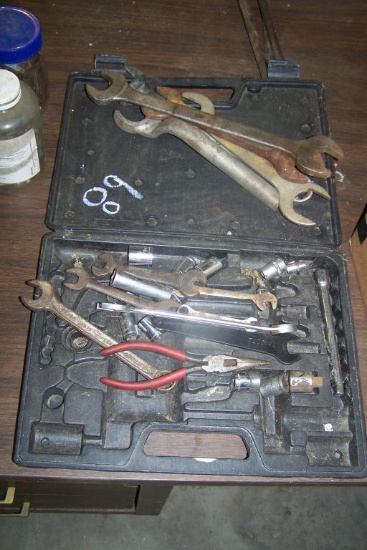 BLACK TOOL CASE W/ TOOLS