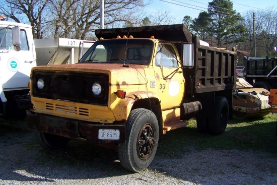 1979 CHEVROLET C-70 DUMP TRUCK, 5 SPEED, MILES SHOWING: 69,547, VIN: C17DB9V181643 (E-36)