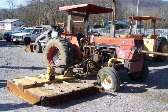 1988 CASE 585 TRACTOR, NEW CLUTCH, HOURS SHOWING: 6279, S: B500223B02189, W