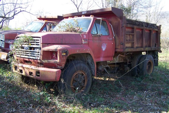 1987 FORD F700 DUMP TRUCK, MILES SHOWING: 270,174, 792 CAT DIESEL, FOR PART