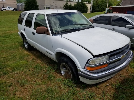 2000 CHEVY BLAZER VIN: 1GNCS13W5Y237663 (NO TITLE AVAILABLE)