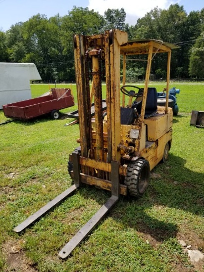 MITSUBISHI FORKLIFT, GAS ENGINE, HOURS SHOWING: 1892, 36" FORKS, STRAIGHT M