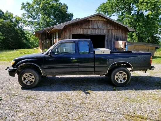 1998 TOYOTA TACOMA, 4WD, 5 SPEED, V6 MOTOR, MILES SHOWING: 285,030, RUNS AN