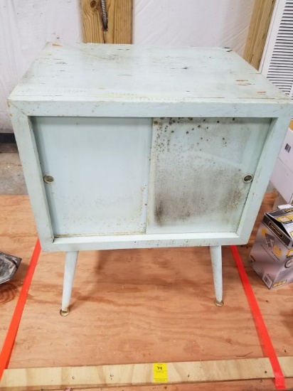 ANTIQUE WOODEN SIDE TABLE