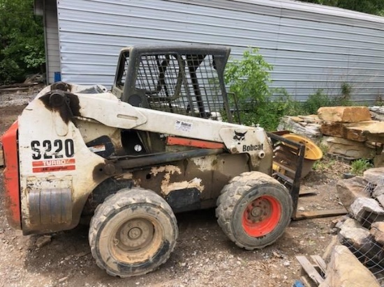 BOBCAT S220 SKID STEER, TURBO, HAS REAR WEIGHTS, 78" SMOOTH BUCKET, HOURS S