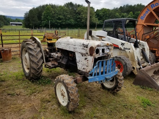 DAVID BROWN 880 TRACTOR, CRANKS AND RUNS, 2WD, HOURS SHOWING: 2537