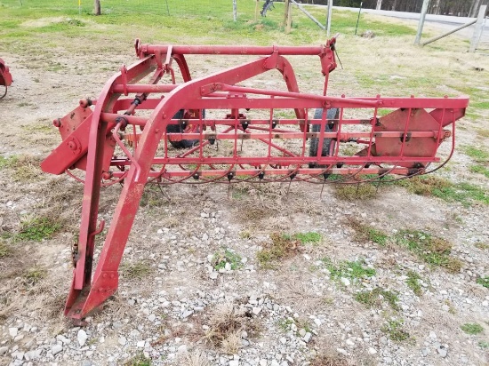 RED SIDE DELIVERY HAY RAKE