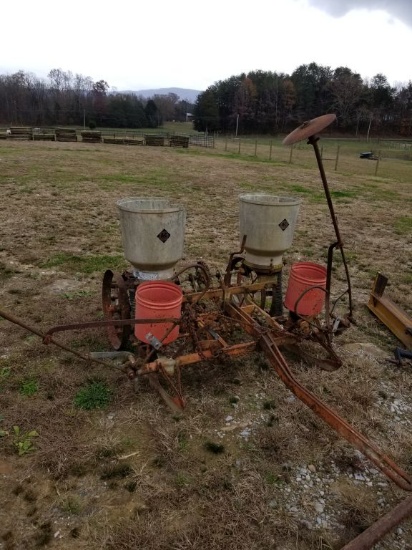 ALLIS CHALMERS 2 ROW PLANTER W/ MARKERS
