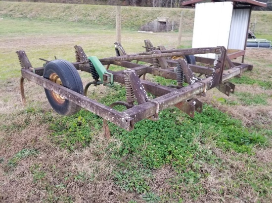 JOHN DEERE 1600 CHISEL PLOW