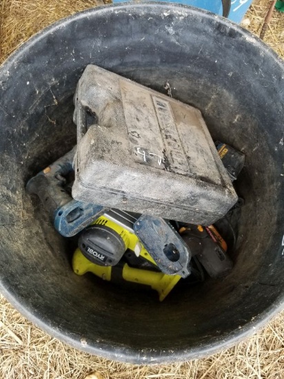 BUCKET OF BATTERY PACK TOOLS