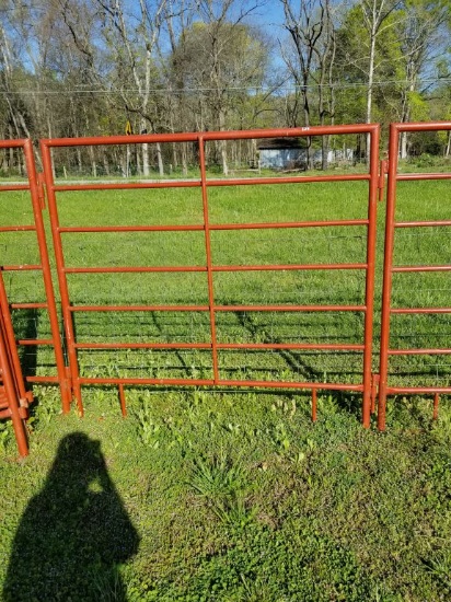NEW 6' EXTRA HEAVY DUTY RED STEEL PANEL, 5.5' TALL (1)
