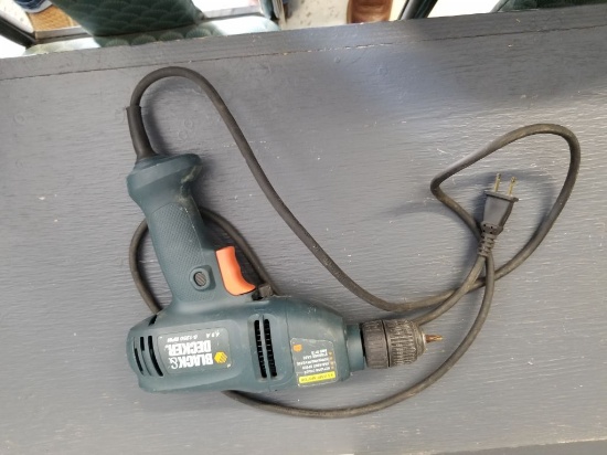 USED BLACK AND DECKER 4.5 AMP ELECTRIC DRILL, WORKS