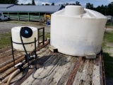 1500 GAL POLY TANK WITH MIXING TANK AND HOSING