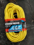 NEW 100 FT HEAVY DUTY OUTDOOR EXTENSION CORD
