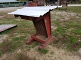 RED GOAT HAY FEEDER WITH TIN ROOF