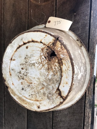 ANTIQUE WHITE WASH PAN