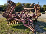 490 INTERNATIONAL 28' DOUBLE FOLD HYDRAULIC PULL TYPE DISC HARROW