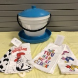 Chicken waterer & 4 chick towels Brand New from Tractor Supply! All funds f