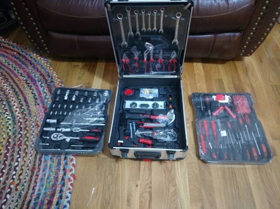 NEW 187 PIECE TOOL KIT IN CASE, 4 COMPARTMENT TRAYS
