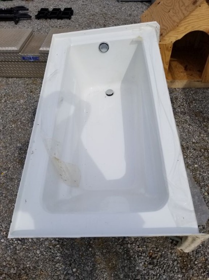 NEW FIBERGLASS BATH TUB