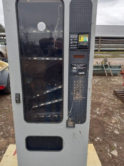 VENDING MACHINE WITH KEYS