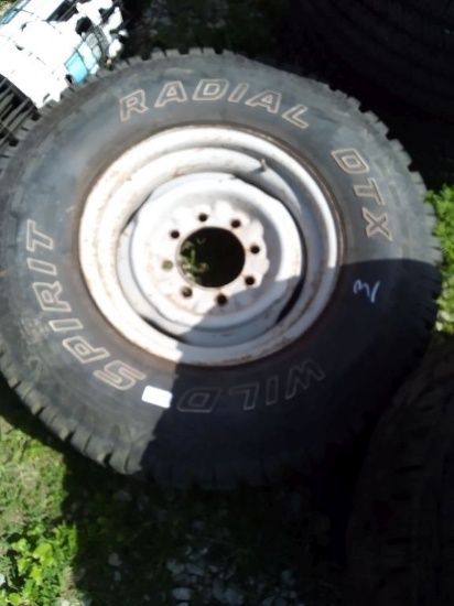 265/75/16 WHEEL AND TIRE (1)