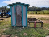 CHICKEN HOUSE ,7' TALL 8' SIDE 5' WIDE, WITH LAYING BOXS AND HEAT LAMP & 11