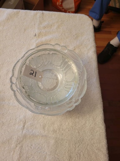 GLASS FRUIT BOWL, SELLS ABSOLUTE-ROBERTS ESTATE-PICKUP IN WHITWELL, TN ON M