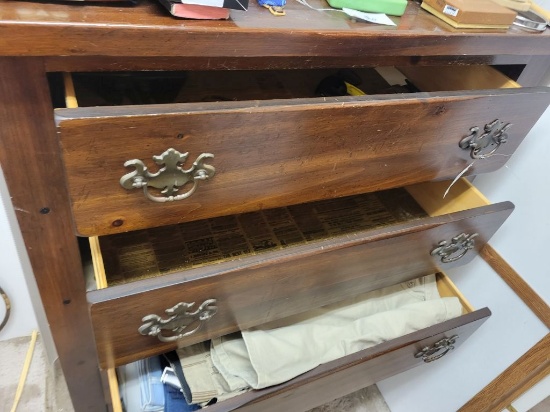 5 DRAWER CHEST:ITEMS INSIDE ARE INCLUDED (3'2" WIDE x 4'2")