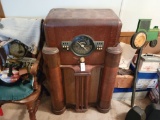 VINTAGE ZENITH WOODEN STAND UP FOREIGN BROADCASTING SYSTEM
