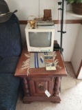 SIDE TABLE WITH MONITOR:ITEMS ON TOP INCLUDED