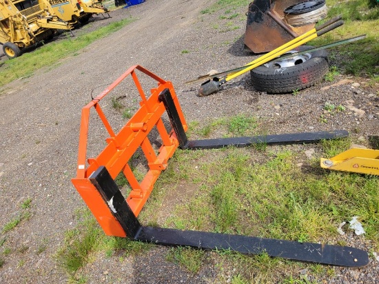 48" ORANGE QA PALLET FORKS WITH HAY SPEAR HOLE