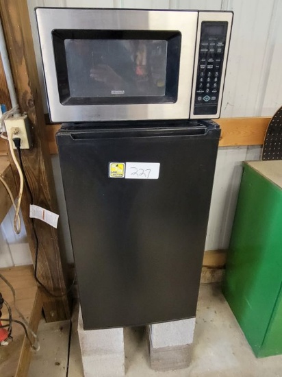 WORKING REFRIGERATOR/MICROWAVE