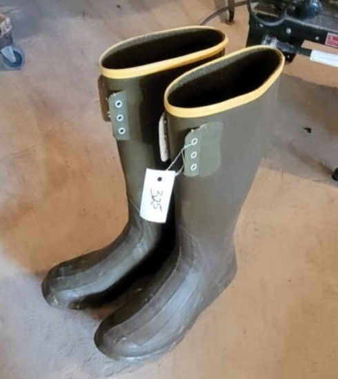 WATER BOOTS SIZE 9