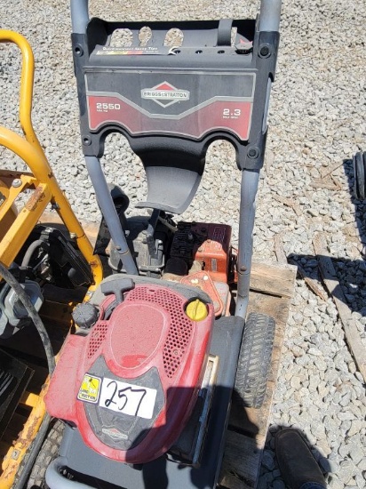 BRIGGS AND STRATTON 2550 PSI PRESSURE WASHER
