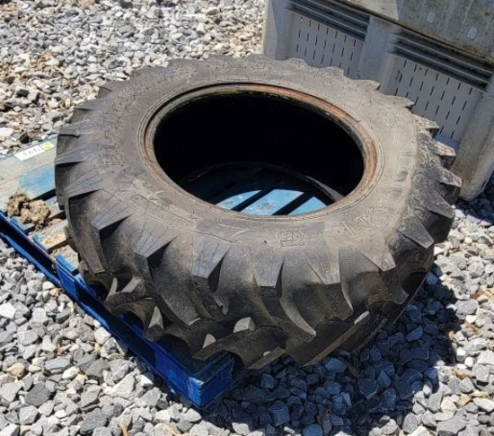 TITAN 13.6X24 TRACTOR TIRE
