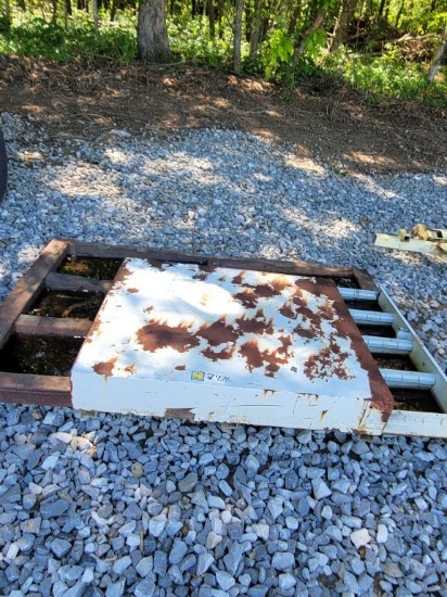 DUMP TRUCK TAIL GATE