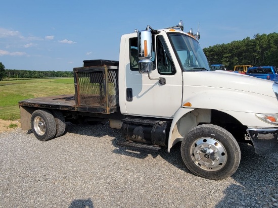 2004 INTERNATIONAL 4300 FLATBED TRUCK, SBA 4X2, MILES SHOWING: 219,120, VIN