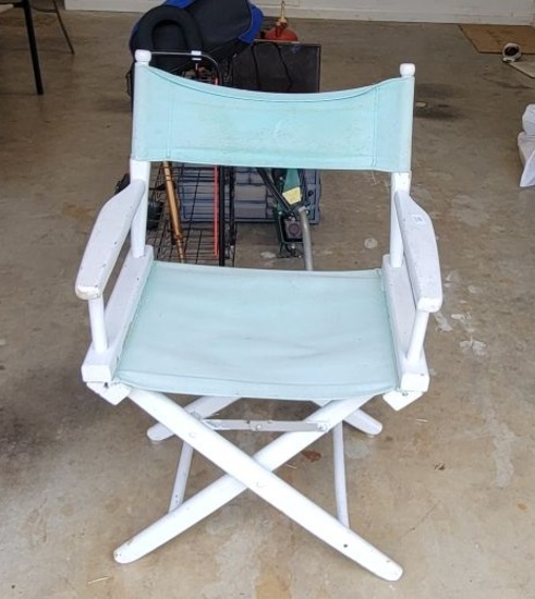 WHITE CHAIR