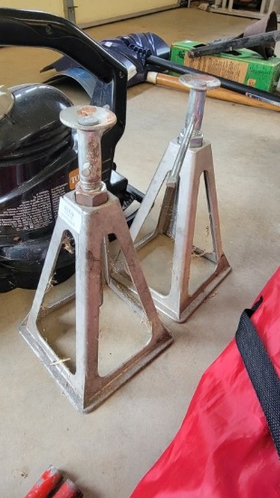 2 JACK STANDS