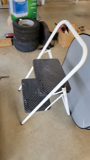 WHITE/BLACK FOLDING STEP LADDER