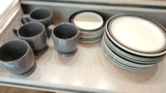 DISH SET BLOCK YAMAKA ULTA STONE, 11 PLATES, 8 SOUP BOWLS, 3 SERVING PLATTE
